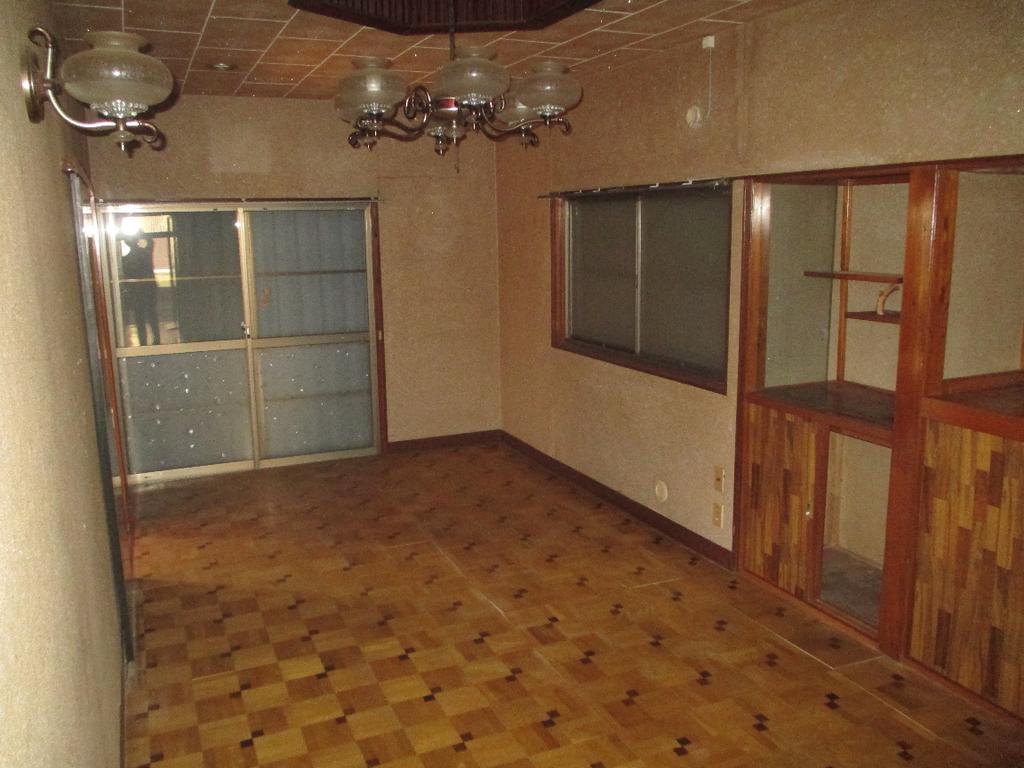 Charming 4-Bedroom House in Sannomiya 7