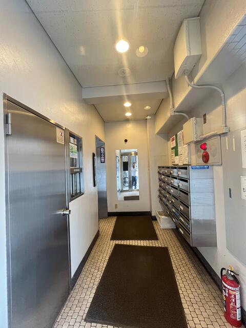 Classic 2-Bedroom Condo in Ikebukuro (1-chome) 6