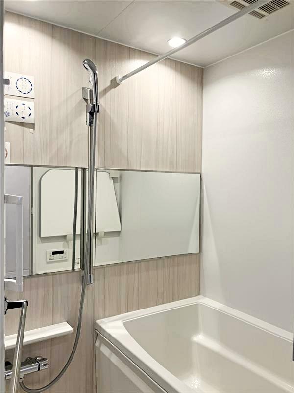 Vintage 2-Bedroom Condo Near Station in Anjindai 4