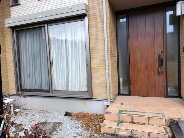 4-Bedroom House with a Garden 2