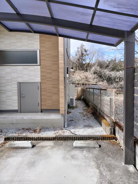 4-Bedroom House with a Garden 6