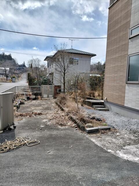 4-Bedroom House with a Garden 5