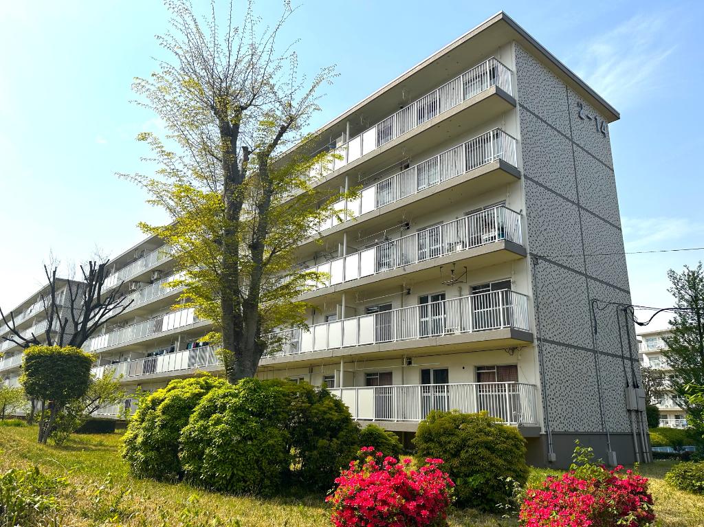 Classic 2-Bedroom Condo in Sayamadai 6