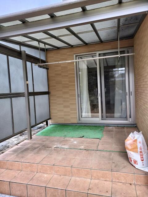 4-Bedroom House with a Garden 3