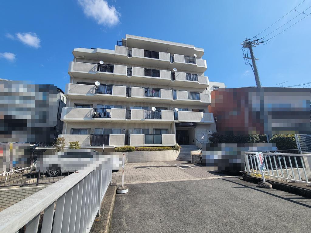 Well-Kept 3-Bedroom Condo in Kinugasa akasakacho 0