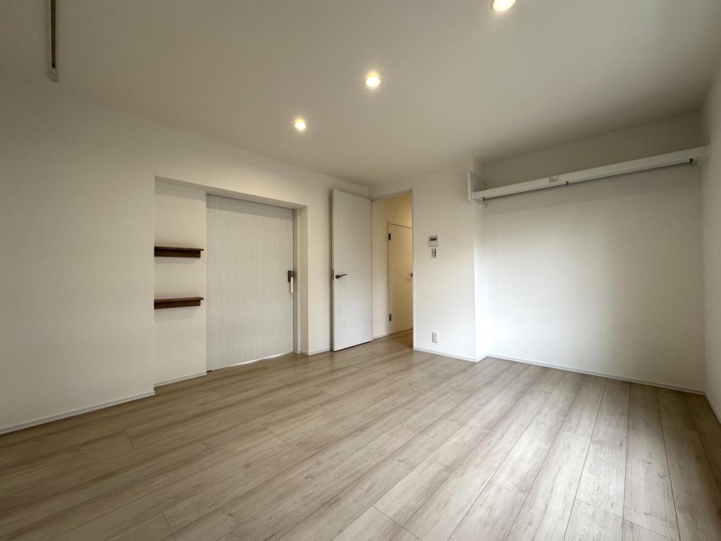 Classic 2-Bedroom Condo in Sayamadai 4