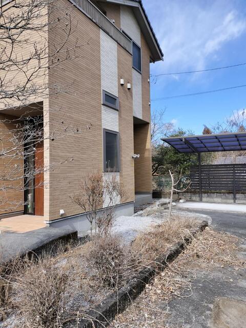 4-Bedroom House with a Garden 7