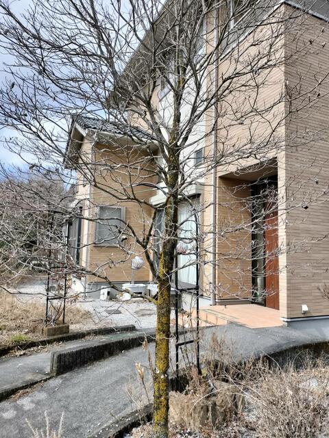 4-Bedroom House with a Garden 8