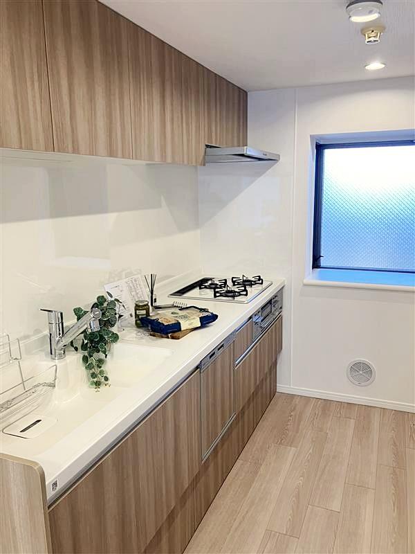 Vintage 2-Bedroom Condo Near Station in Anjindai 5