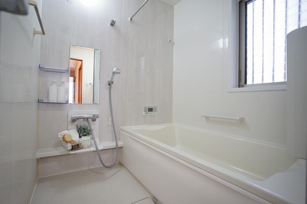 Modern 4-Bedroom House Near Station in Kitanakaburi 3
