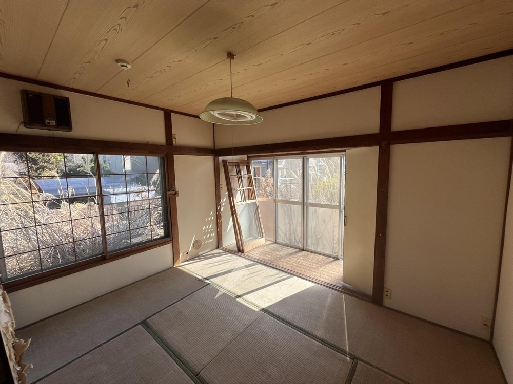 Charming 4-Bedroom House in Wadamachi 8