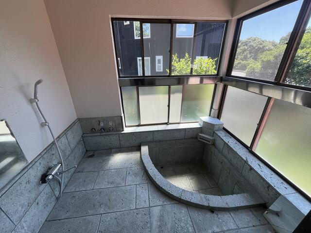 Classic 2-Bedroom House 5