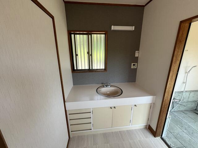 Classic 2-Bedroom House 6