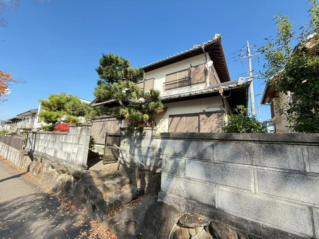 Vintage 5-Bedroom House with a Garden in Mikanodai 2