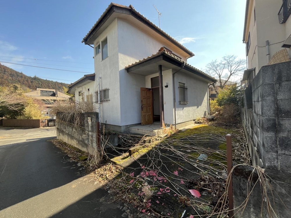 Charming 4-Bedroom House in Wadamachi 0