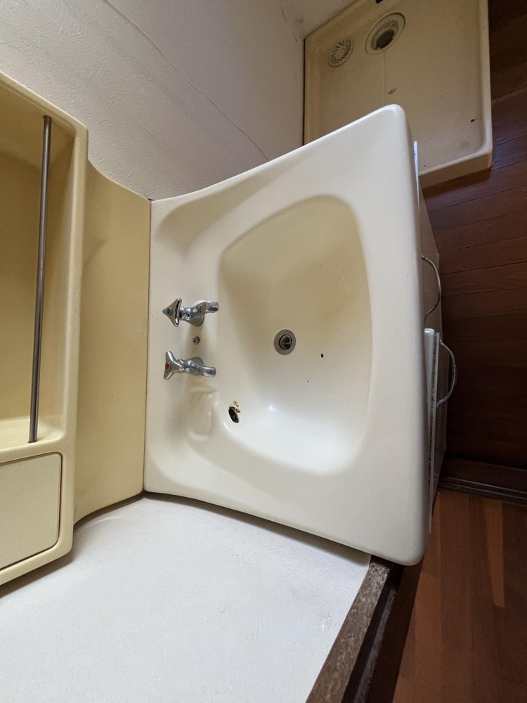 Charming 4-Bedroom House in Wadamachi 5
