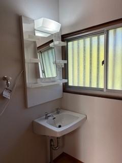 Classic 2-Bedroom House 8