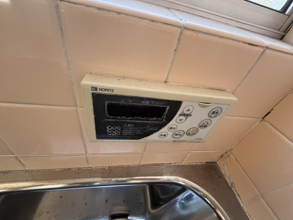 Charming 4-Bedroom House in Wadamachi 7