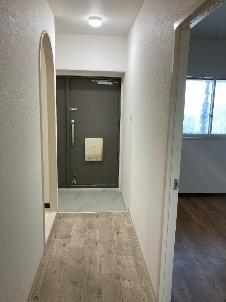 Well-Kept 2-Bedroom Condo Near Station in Terauchi 5