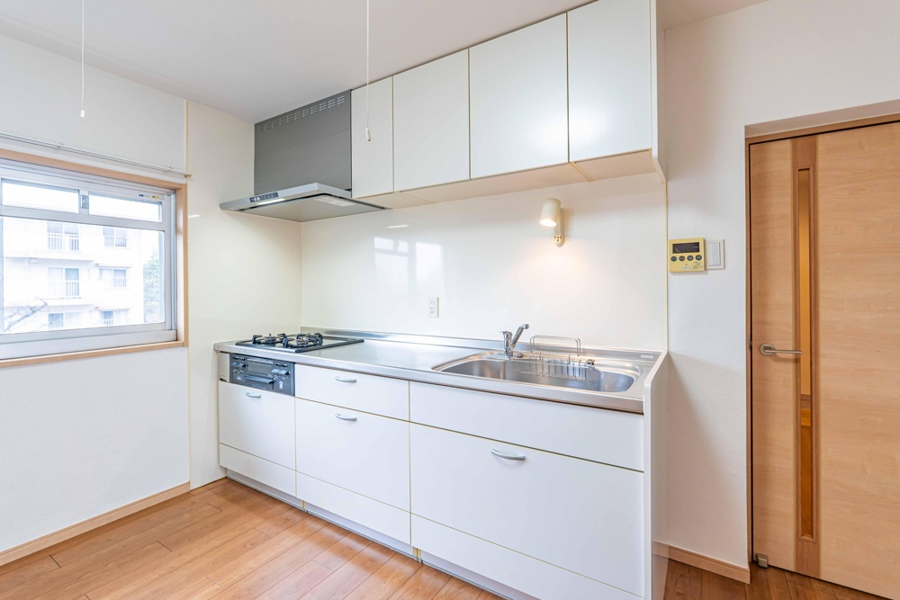 Charming 3-Bedroom Condo in Mita 6