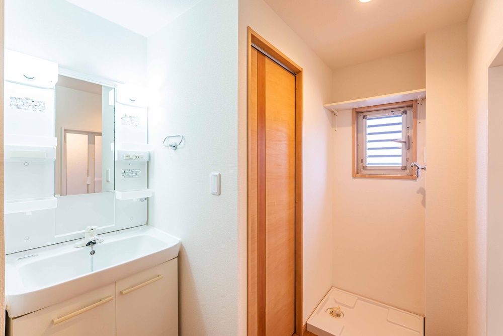 Charming 3-Bedroom Condo in Mita 8