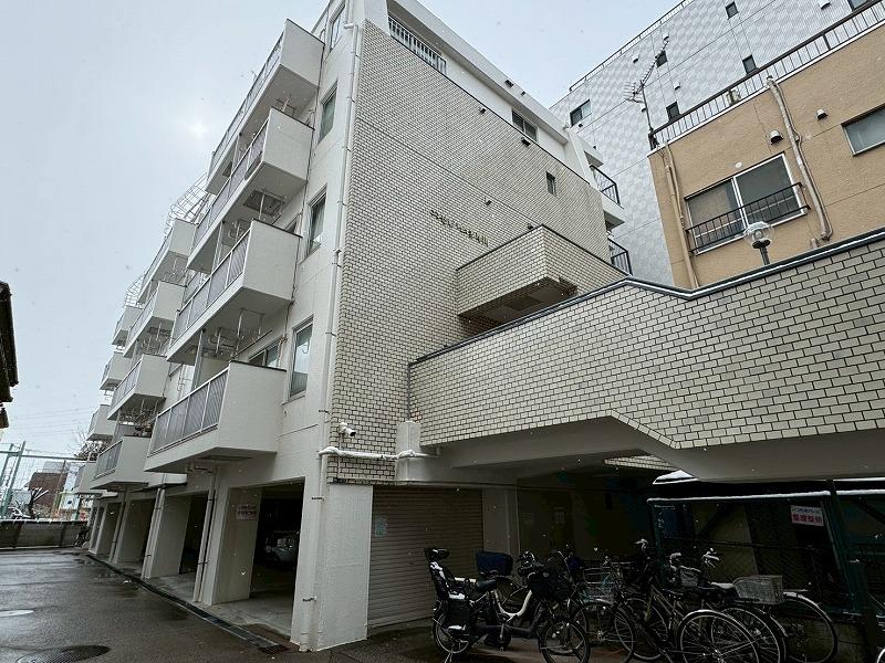 Vintage 2-Bedroom Condo Near Station in Tamagawa 9