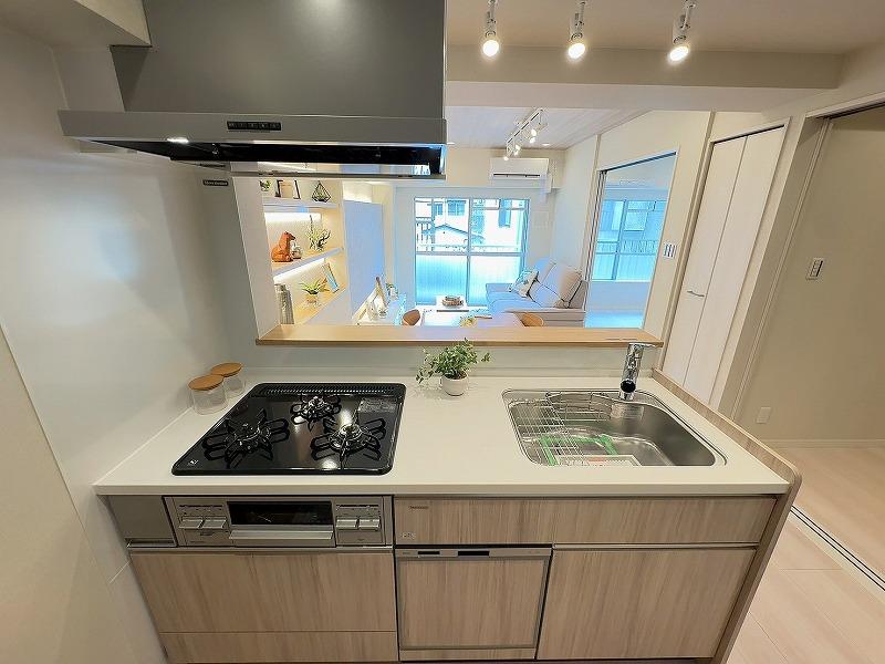 Vintage 2-Bedroom Condo Near Station in Tamagawa 3