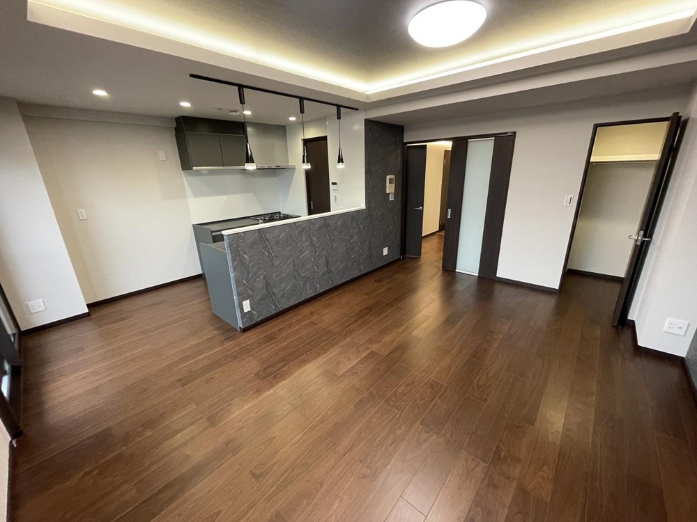 Spacious 2-Bedroom Condo Near Station in Tsurumi 2