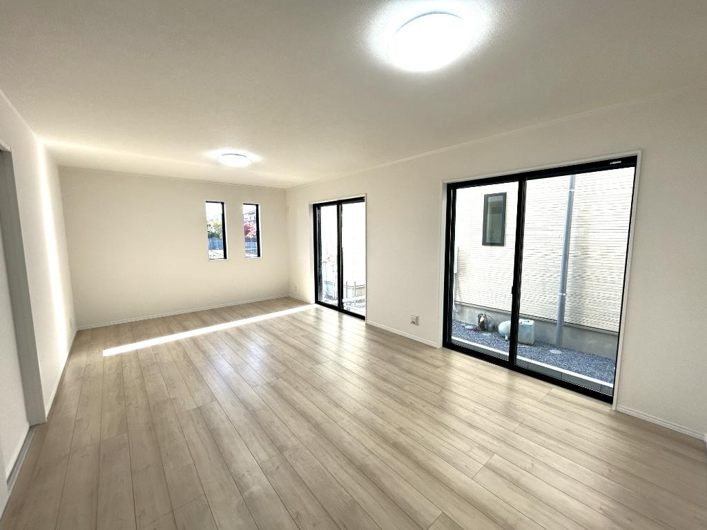 Brand New 4-Bedroom House with a Garden in Kamiarai 7