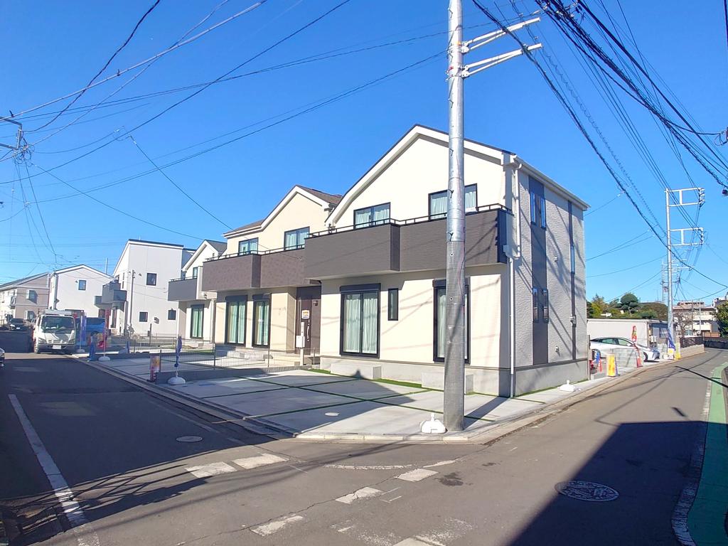 Brand New 4-Bedroom House with a Garden in Kamiarai 3