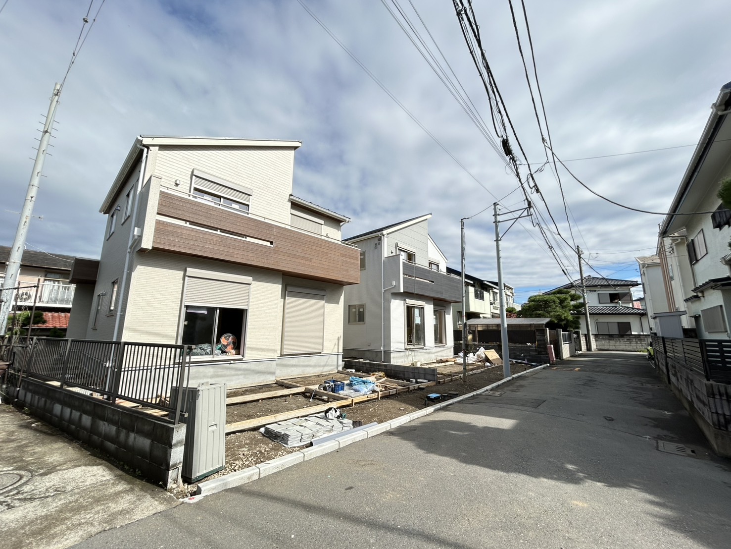 Brand New 4-Bedroom House in Nango 5