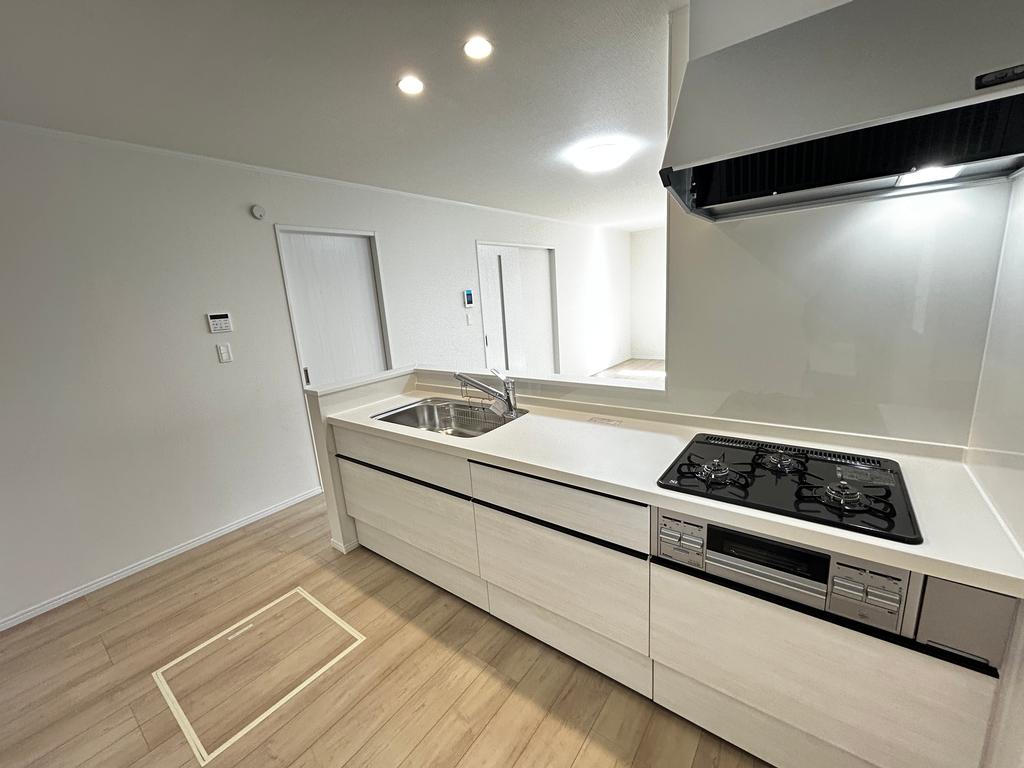Brand New 4-Bedroom House with a Garden in Kamiarai 5