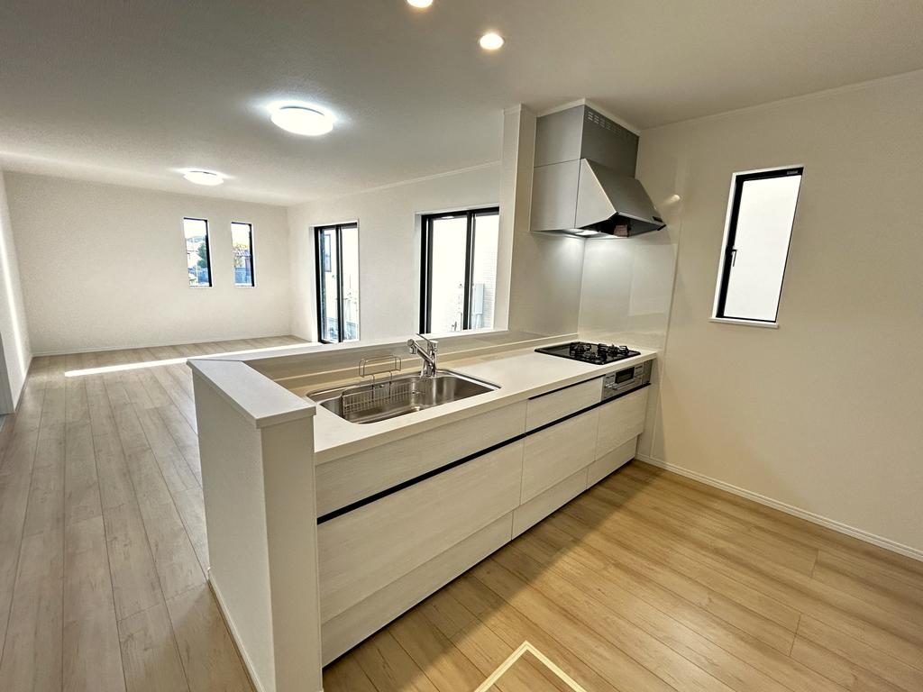 Brand New 4-Bedroom House with a Garden in Kamiarai 6