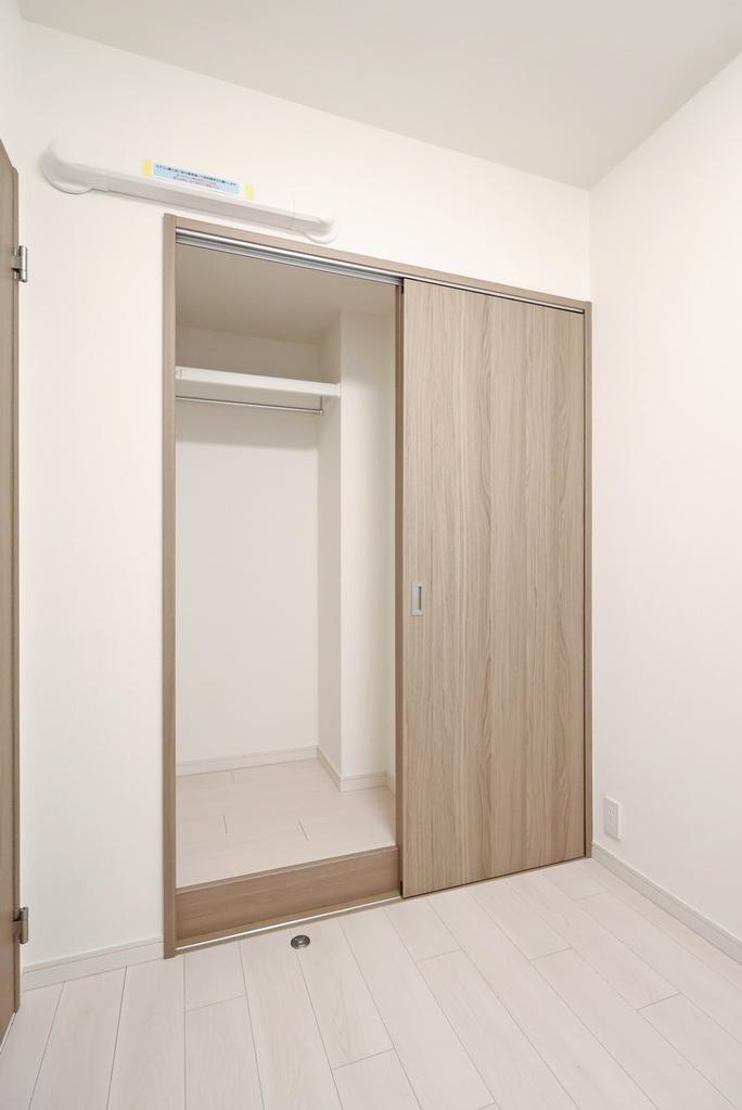 Classic 1-Bedroom Condo Near Station in Ebara 6
