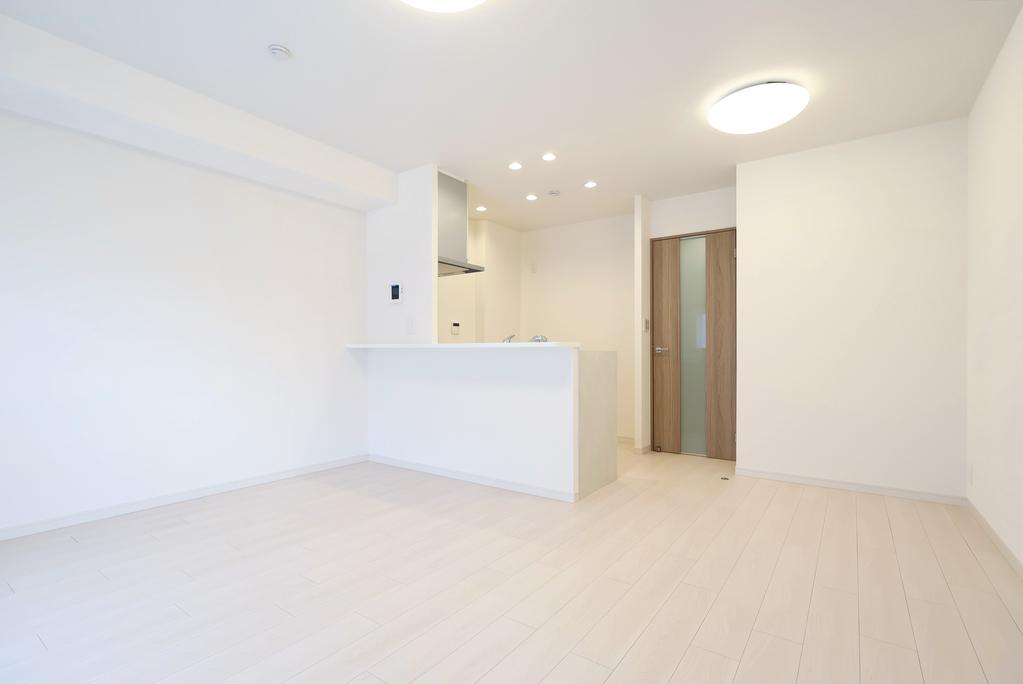 Classic 1-Bedroom Condo Near Station in Ebara 0