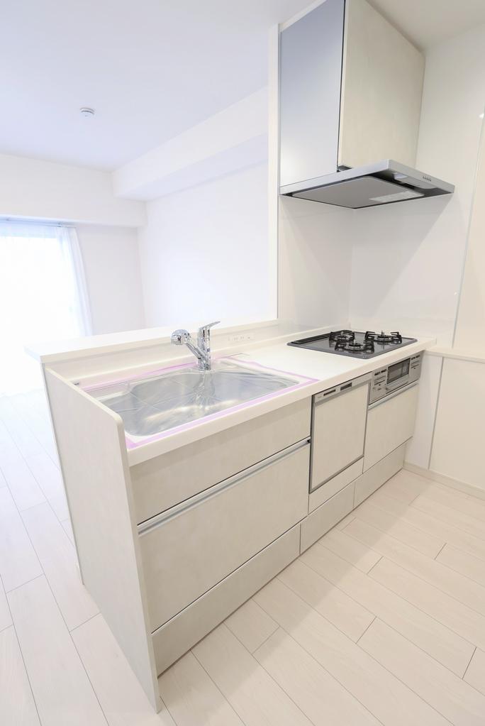 Classic 1-Bedroom Condo Near Station in Ebara 7