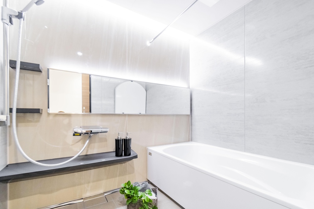 High-End 3-Bedroom Condo in Hiro 8