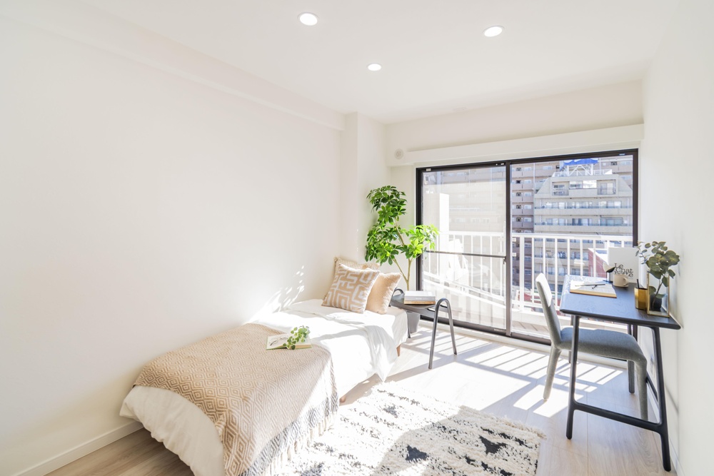 High-End 3-Bedroom Condo in Hiro 4