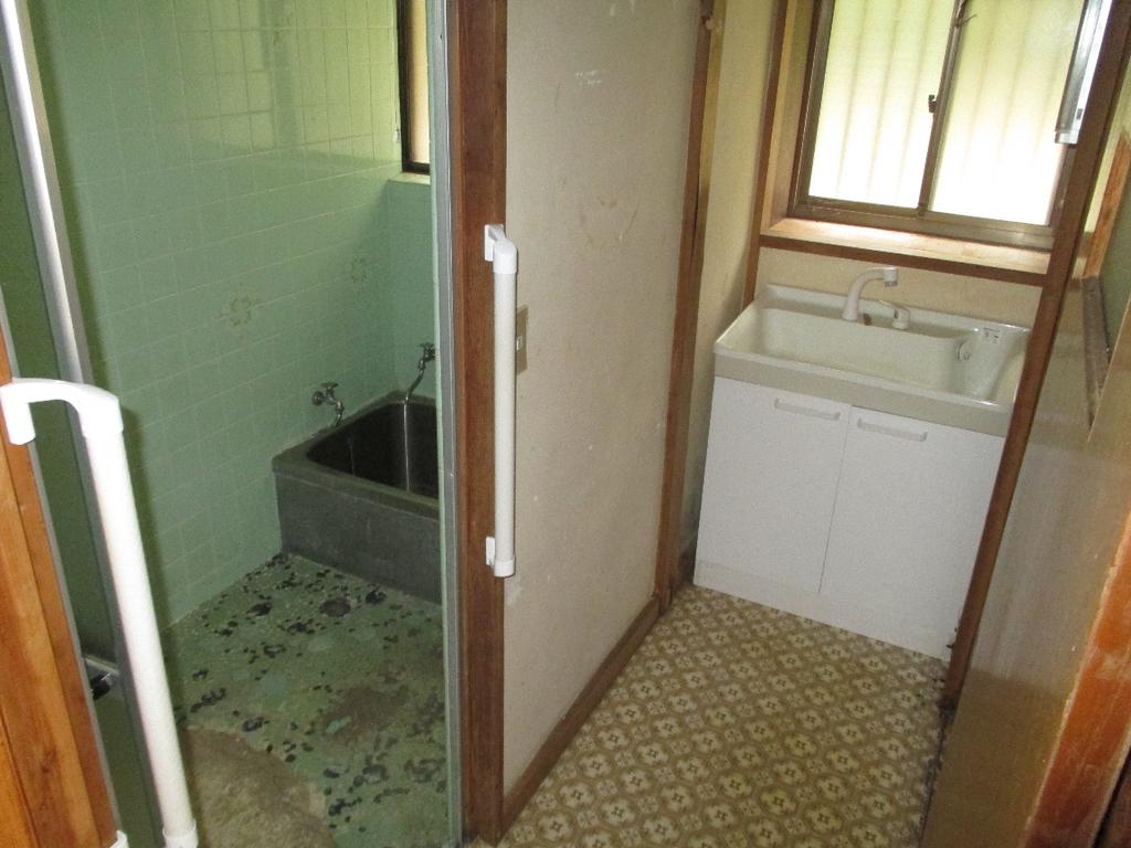 Classic 4-Bedroom House in Sannomiya 9