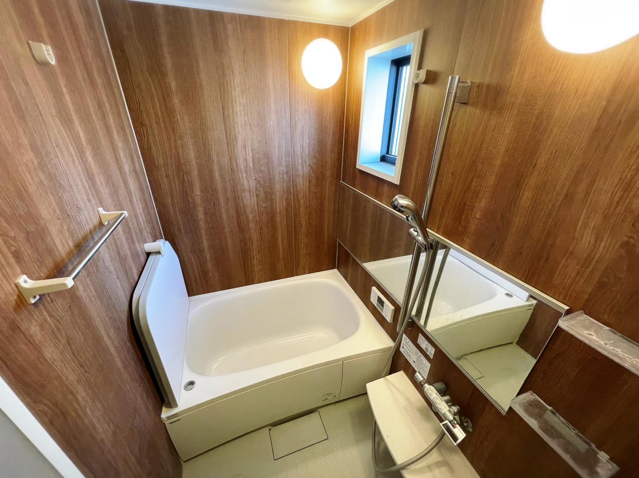 Modern 3-Bedroom House in Shinko 6