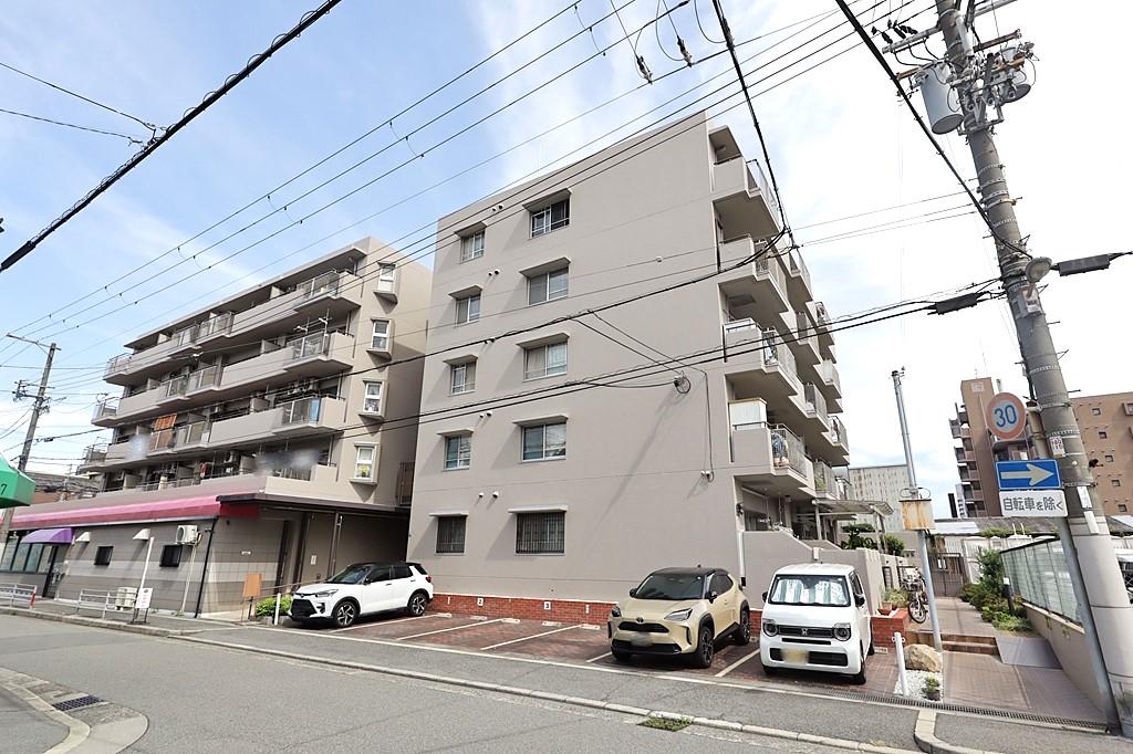 Charming 3-Bedroom Condo in Yuzato 0