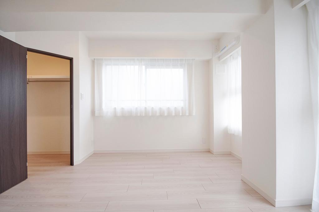 Well-Kept 2-Bedroom Condo Near Station in Shirokanedai 5