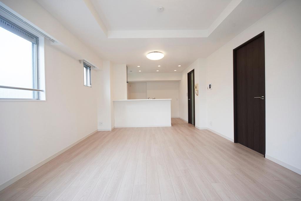 Well-Kept 2-Bedroom Condo Near Station in Shirokanedai 1