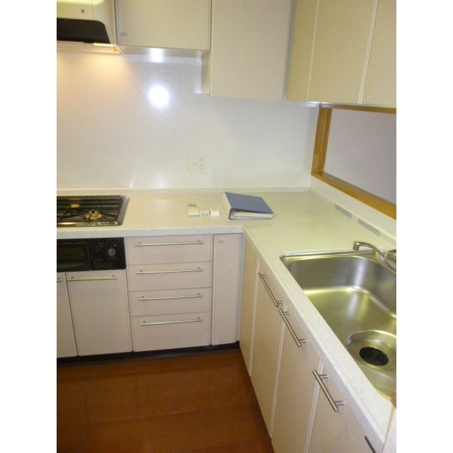 1-Bedroom Condo Near Station 5