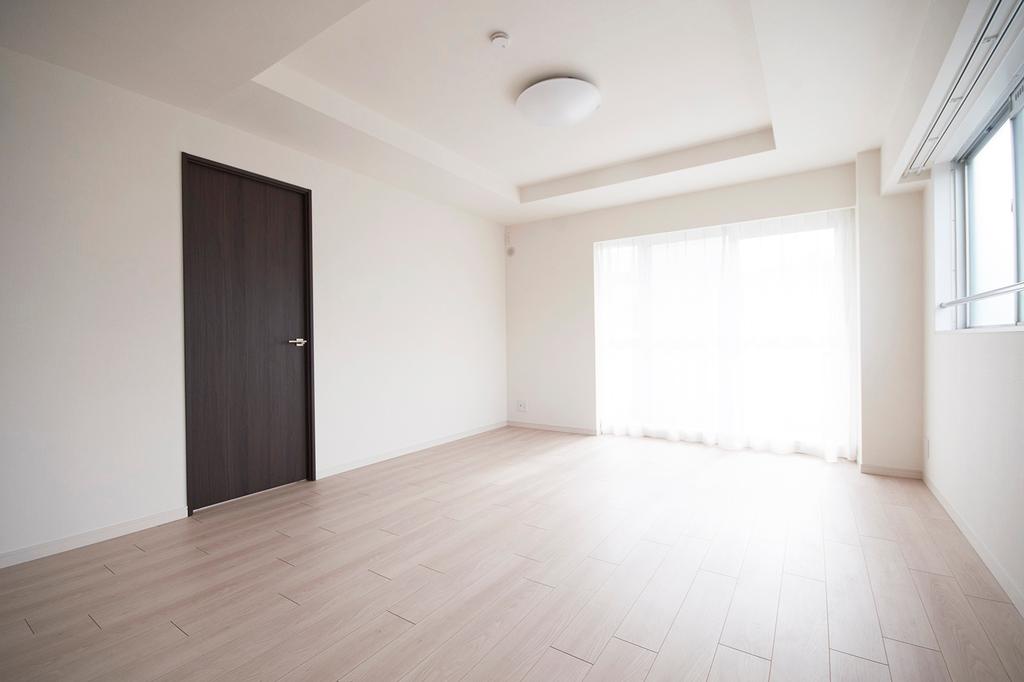 Well-Kept 2-Bedroom Condo Near Station in Shirokanedai 2