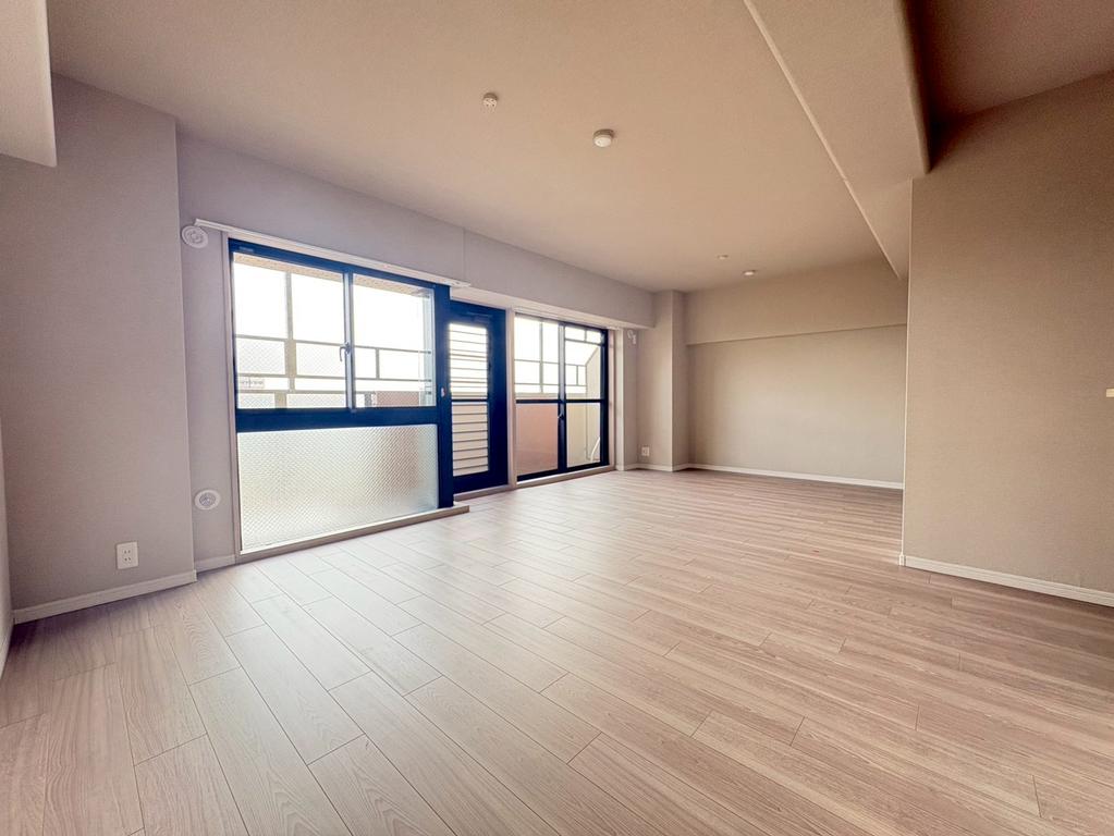 Vintage 3-Bedroom Condo in Hozumidai 0