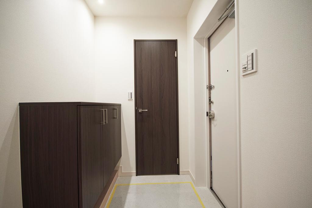 Well-Kept 2-Bedroom Condo Near Station in Shirokanedai 6