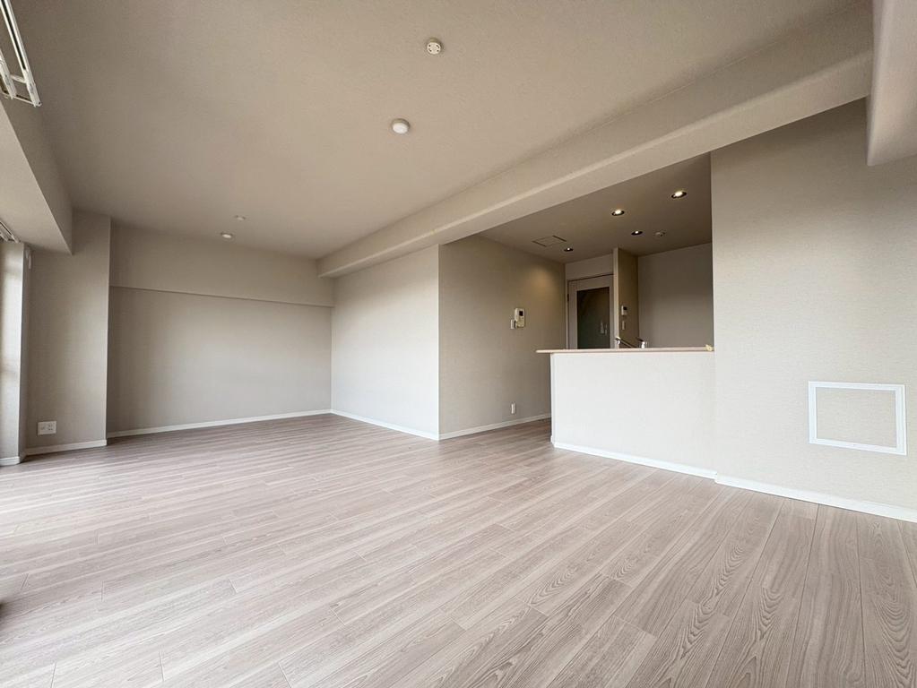 Vintage 3-Bedroom Condo in Hozumidai 1