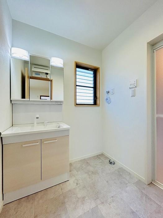 3-Bedroom House with a Garden in Torisumi 6