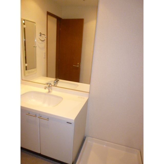 1-Bedroom Condo Near Station 6